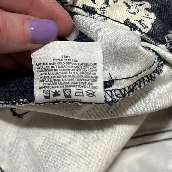 TORY BURCH Alexa Floral Print Cropped Skinny Jeans - Picture 11 of 11